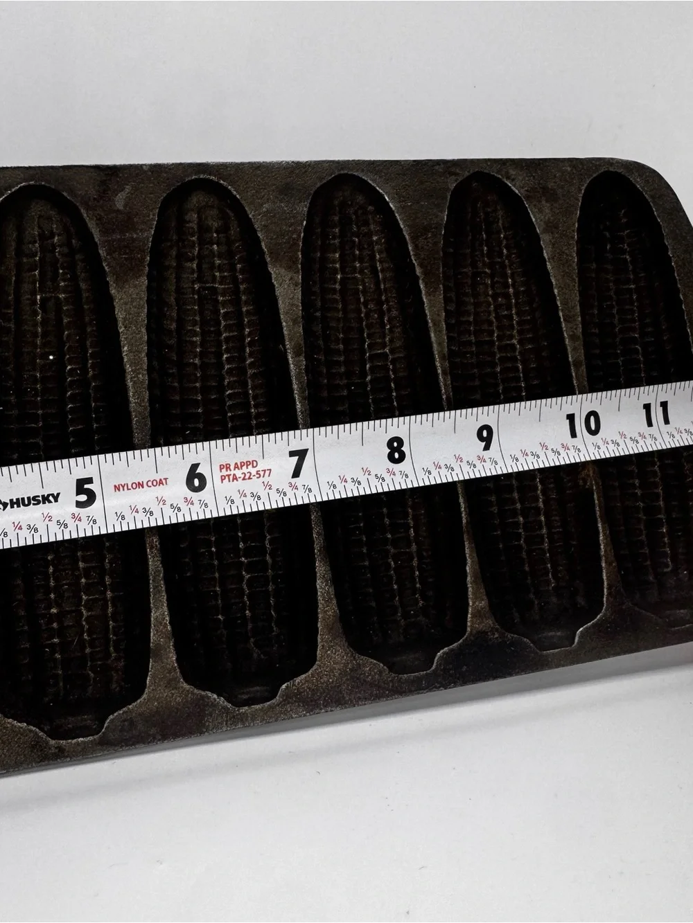 Vintage-27C Cast Iron Cornbread Pan - Black